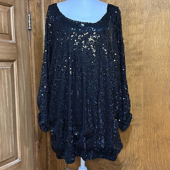 Roaman’s Plus Size Cold Shoulder Black Sequin Tunic Top Size 2X 26/28 - NWOT - Picture 2 of 8